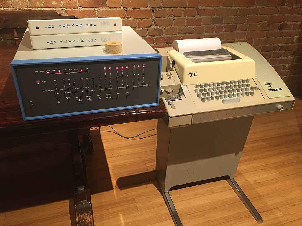 Altair 8800 con un teletipo.